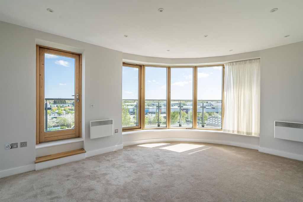 Property photo 3 of 29 Principle Bedroom