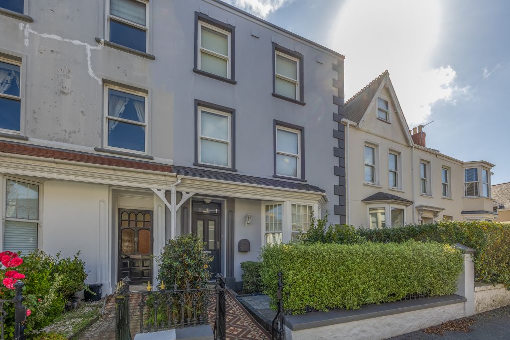 Property photo 2 of 20