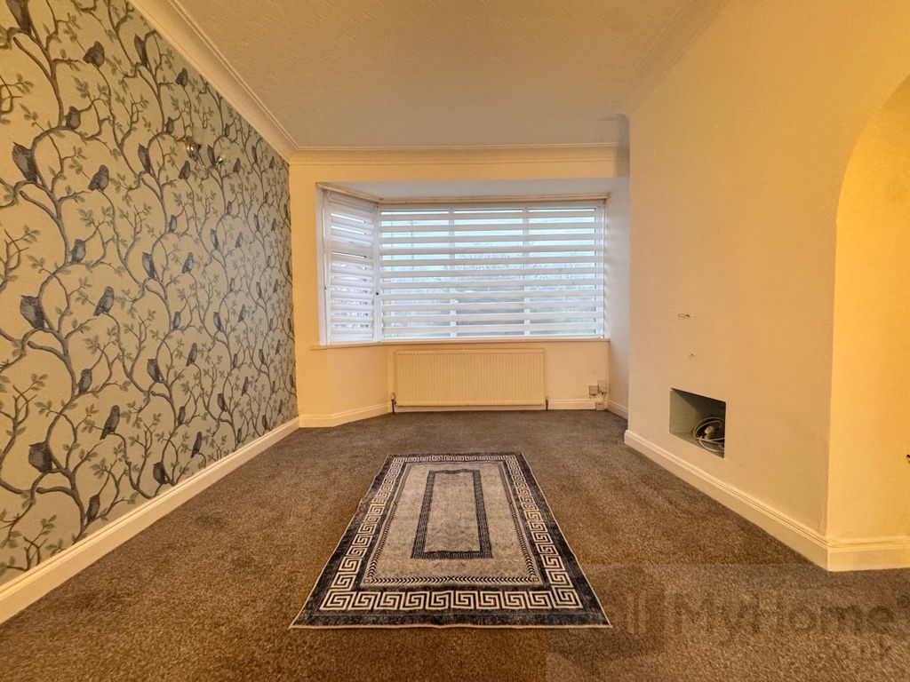 Property photo 2 of 18 Lounge