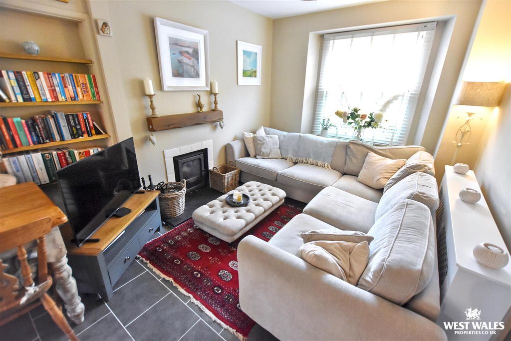 Property photo 2 of 14 8.Jpg