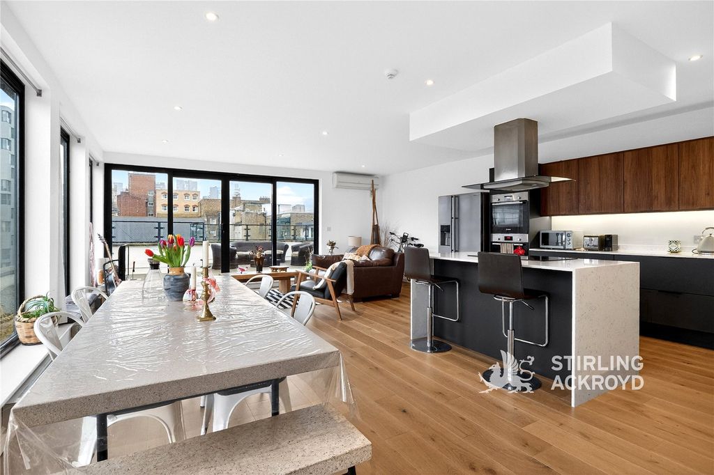 Property photo 1 of 20 Reception/ Kitchen