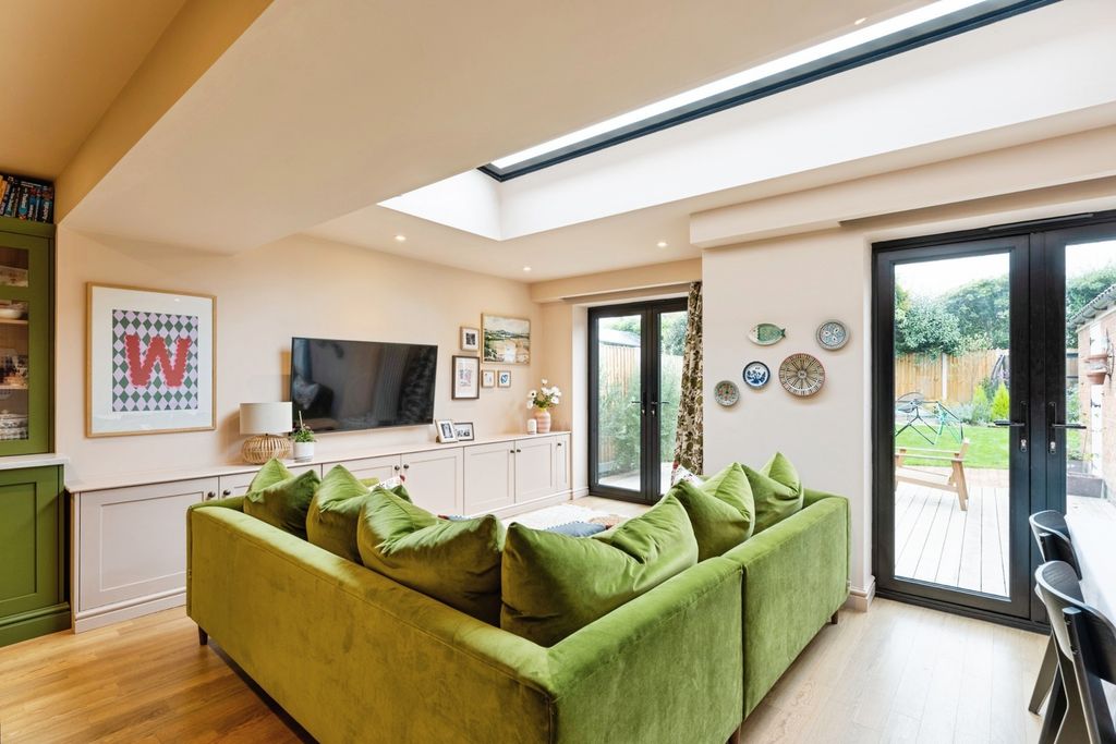 Property photo 2 of 17 Openplan Family Room