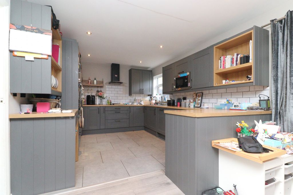 Property photo 3 of 12 Picture 3