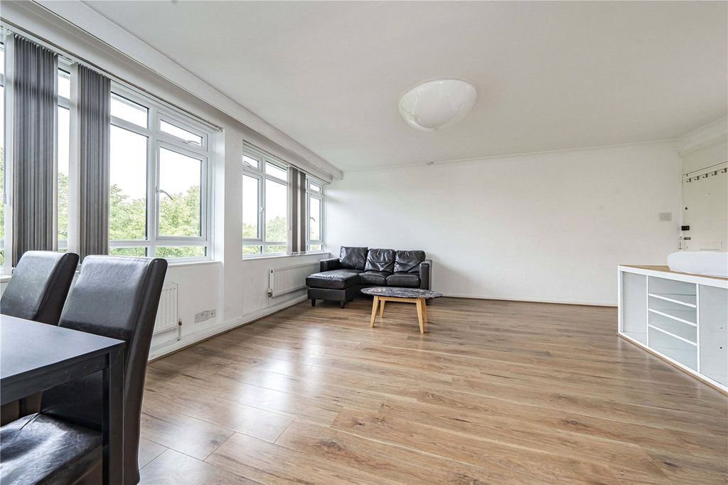 Property photo 2 of 15 Picture No. 12