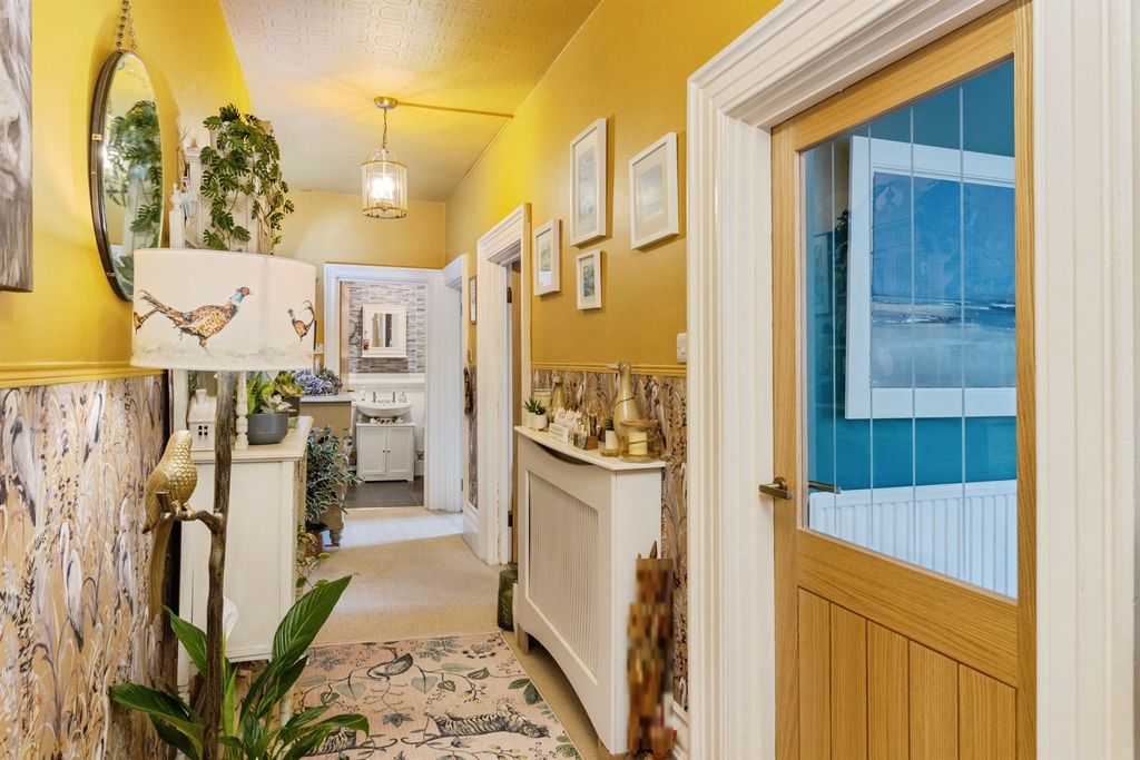 Property photo 3 of 28