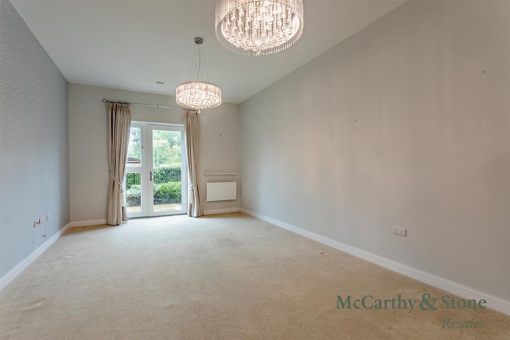 Property photo 2 of 26 8704217-Interior09-800.Jpg