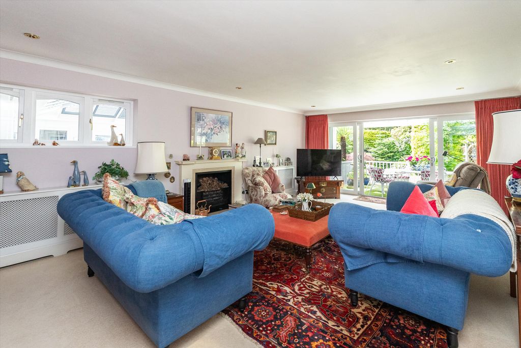 Property photo 3 of 19 Image
