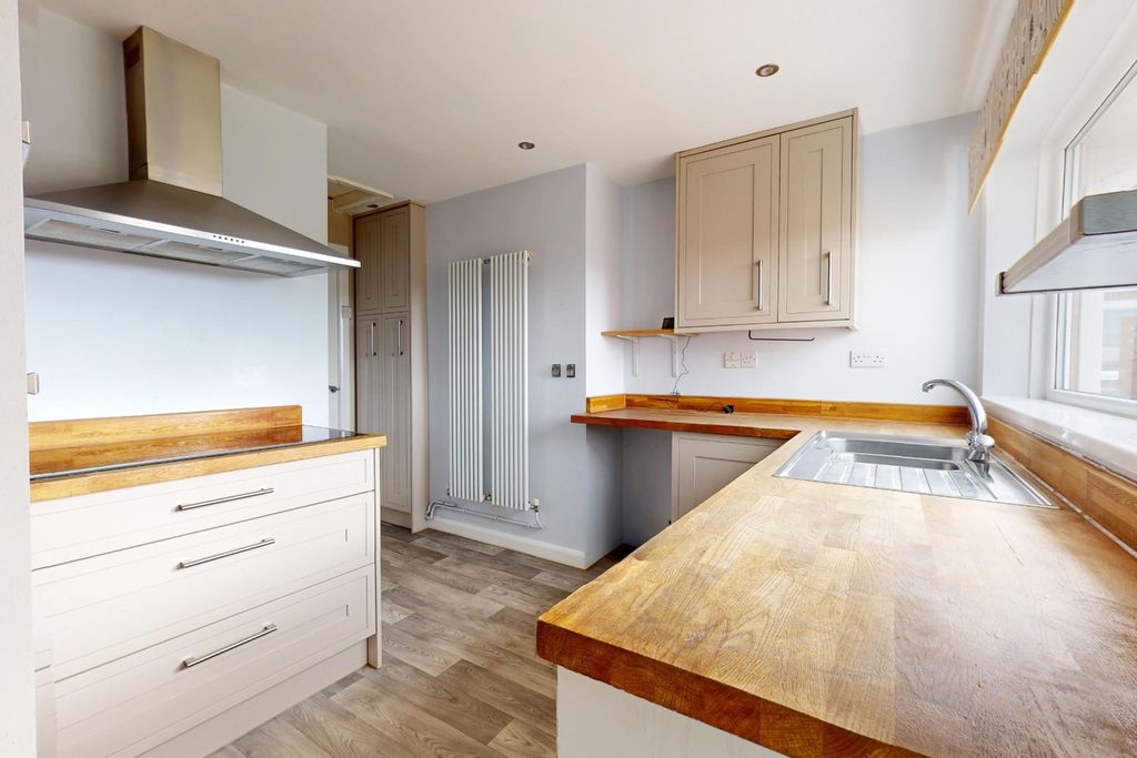 Property photo 2 of 15 4955623