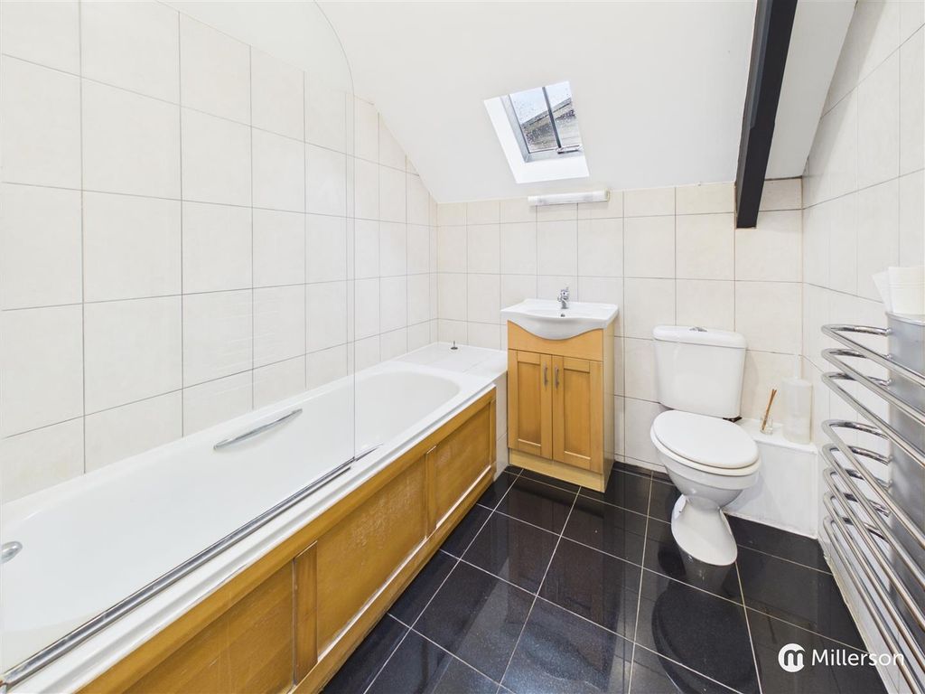 Property photo 2 of 16 Bathroom
