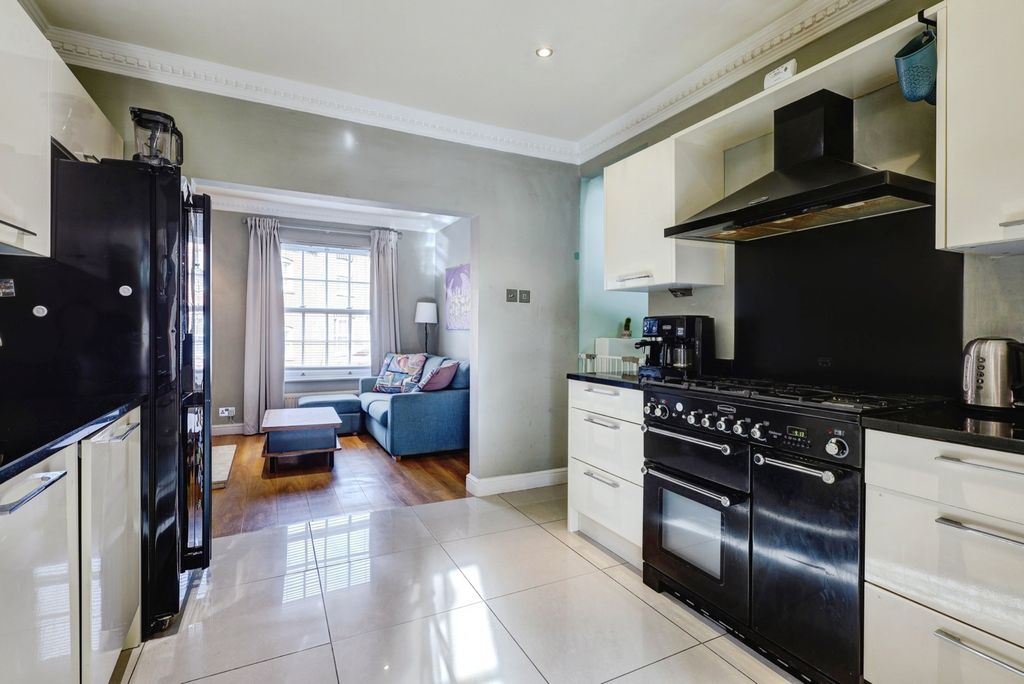 Property photo 3 of 17 Kitchen