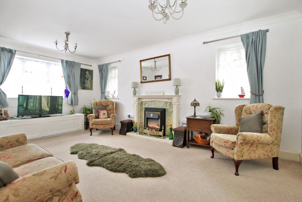 Property photo 1 of 14 9017273-102464-133838430888492075-8B390Bbd-7445-19