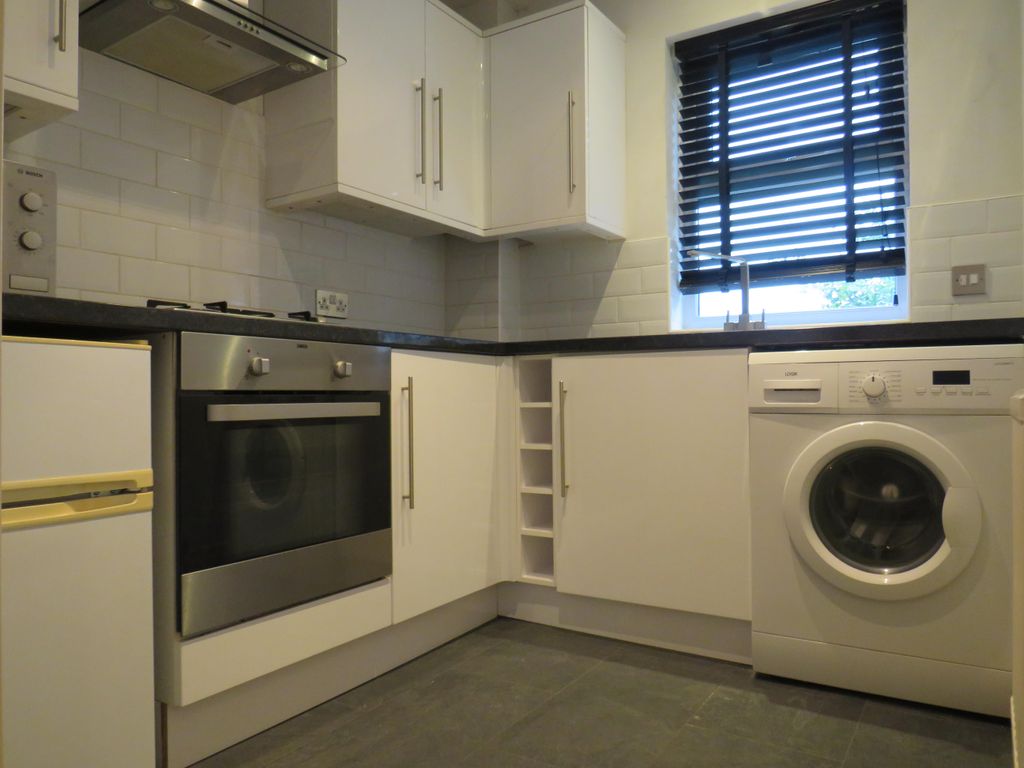 Property photo 2 of 5 Kitchen