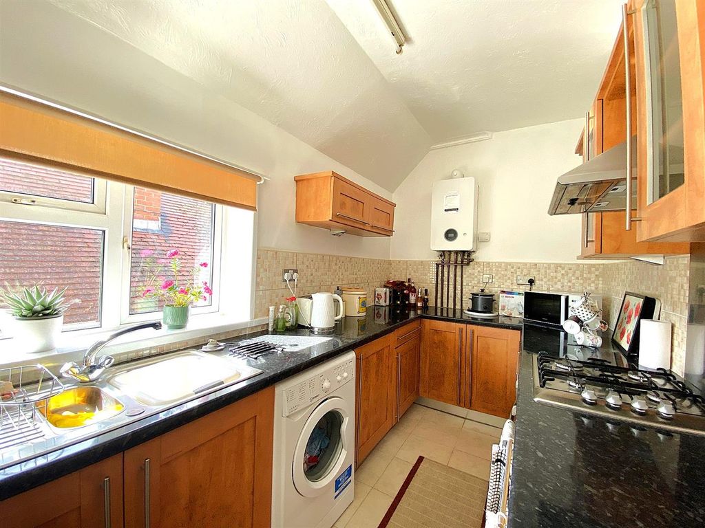 Property photo 2 of 9 3 Trevenna - Kitchen1.Jpg