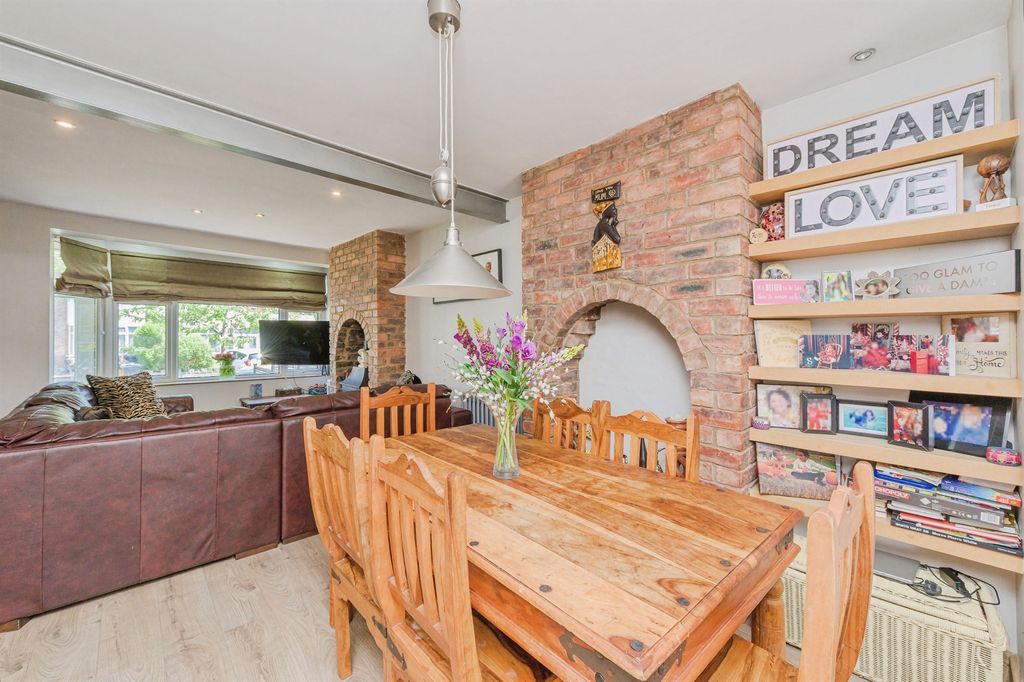 Property photo 3 of 31