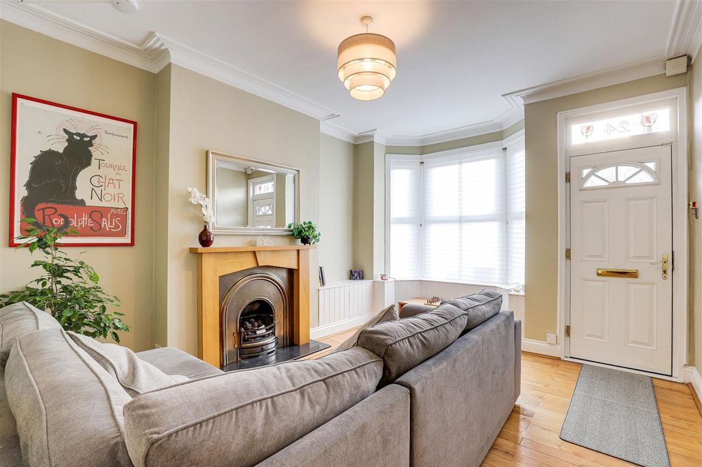 Property photo 2 of 17