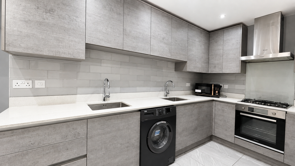 Property photo 2 of 6 25 Leeds Road, Kitchen