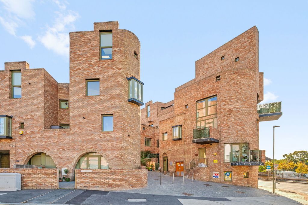 Property photo 3 of 19