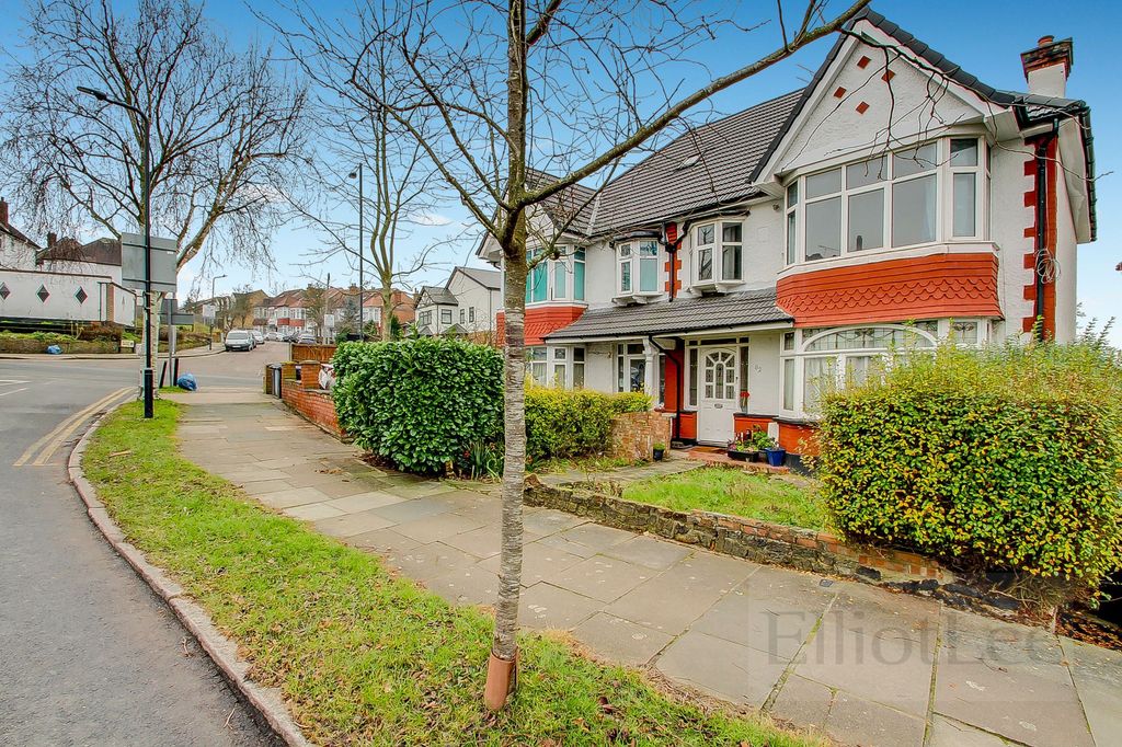 Property photo 2 of 11