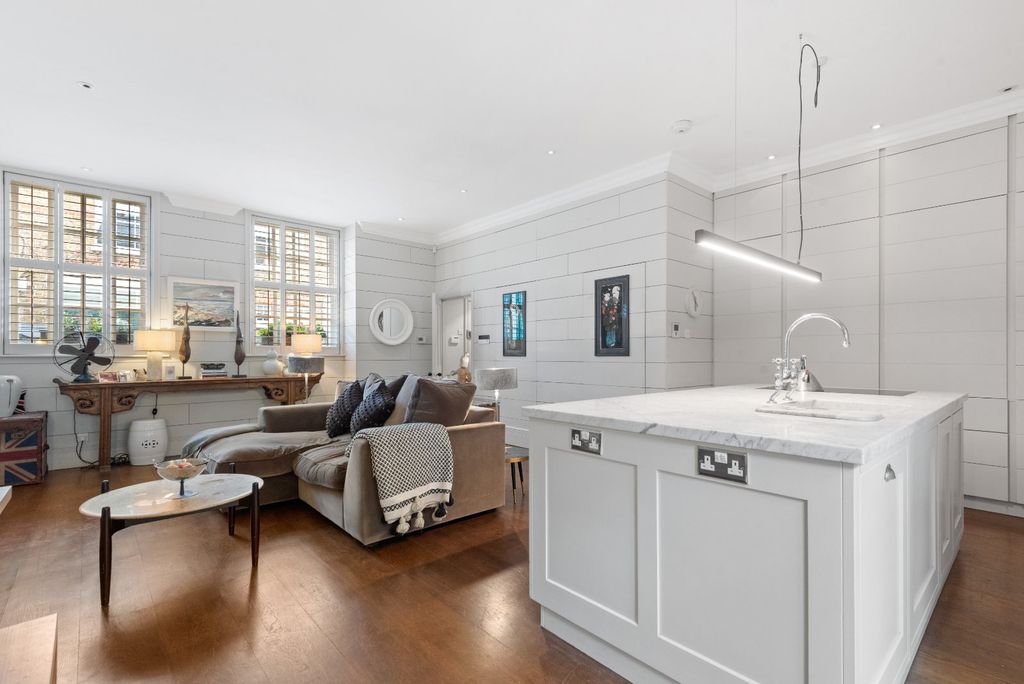 Property photo 3 of 24