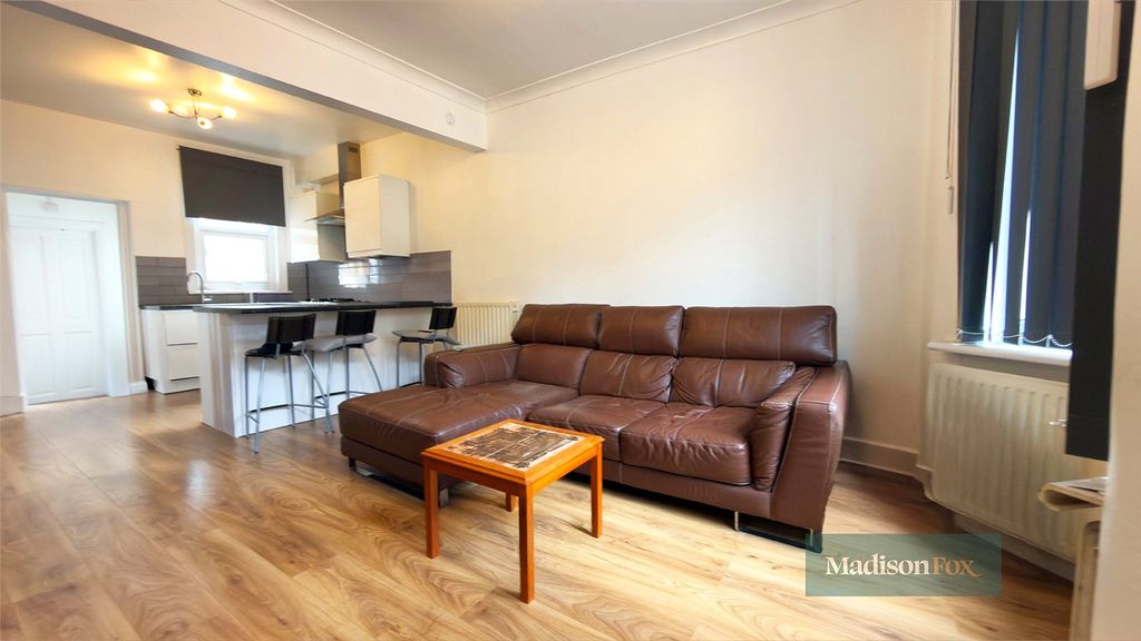 Property photo 1 of 8 Lounge/Kitchen