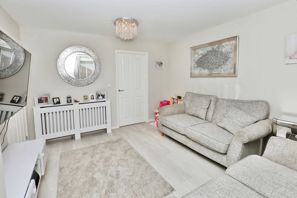 Property photo 2 of 15 Lounge