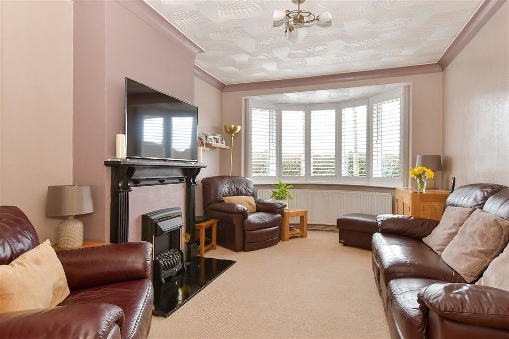 Property photo 3 of 10 Lounge