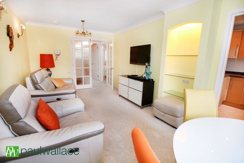 Property photo 3 of 10 Lounge