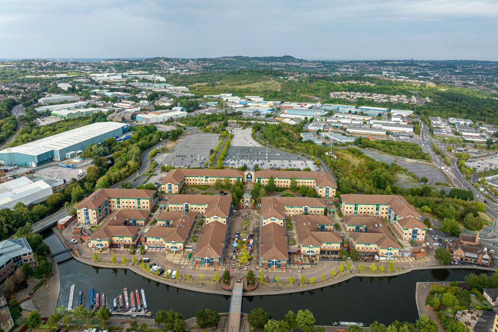 Property photo 1 of 10 Merry Hill Shopping Centre Resized.Jpg