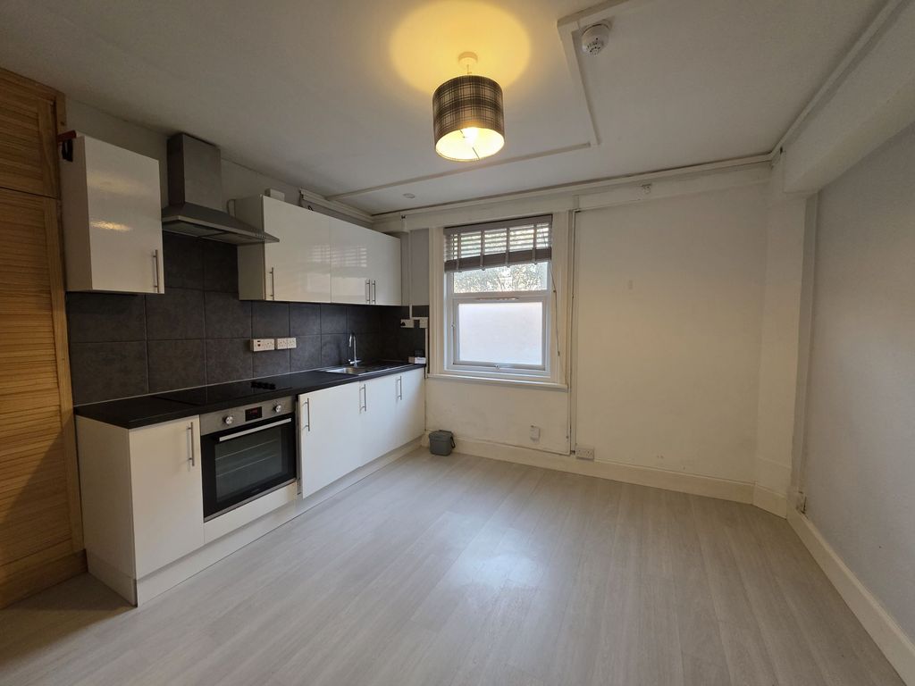 Property photo 2 of 5 Photo 5