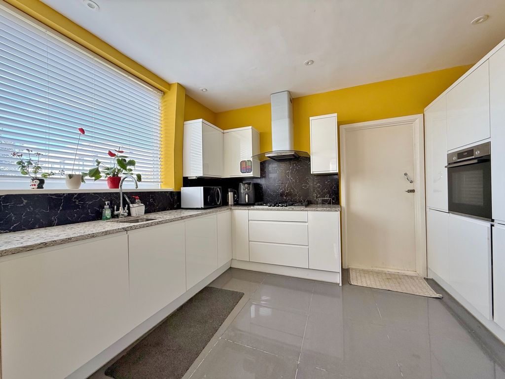 Property photo 3 of 26