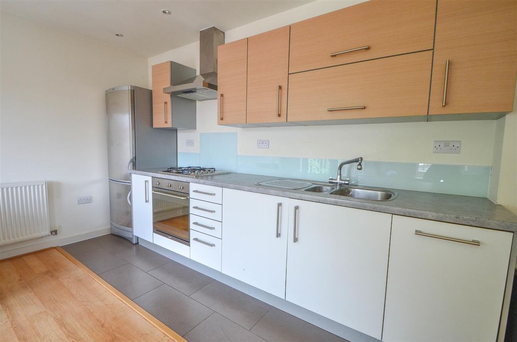 Property photo 3 of 5 Devons Road