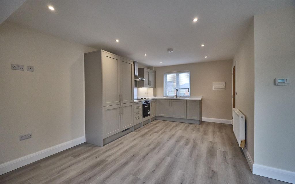 Property photo 3 of 7 Windsor Street 2.Jpg