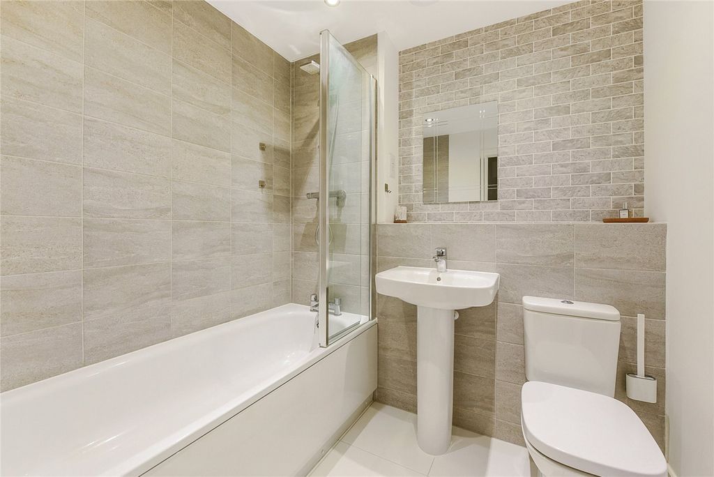 Additional image 20 of 4 bed detached house for saleForesters Drive, Liphook, Hampshire GU30
