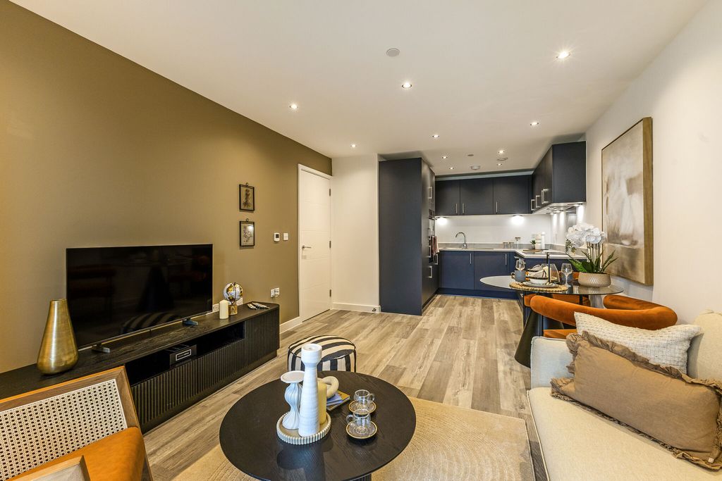 Property photo 1 of 8 Linkwood Green