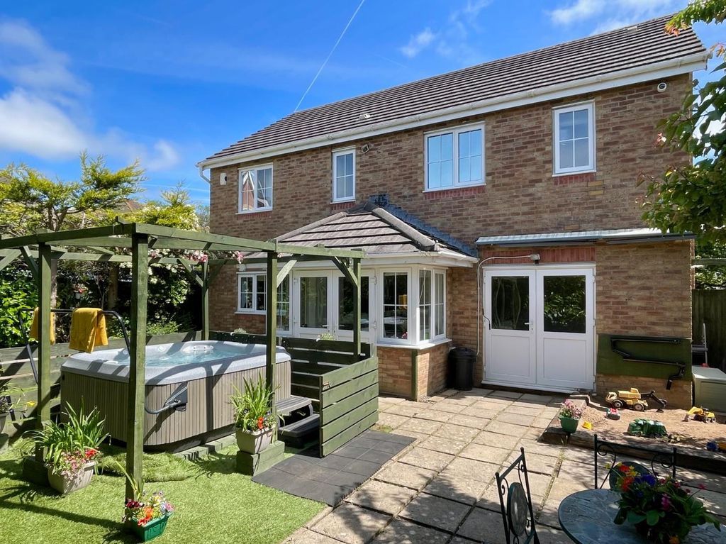 Property photo 2 of 34 Rear Garden