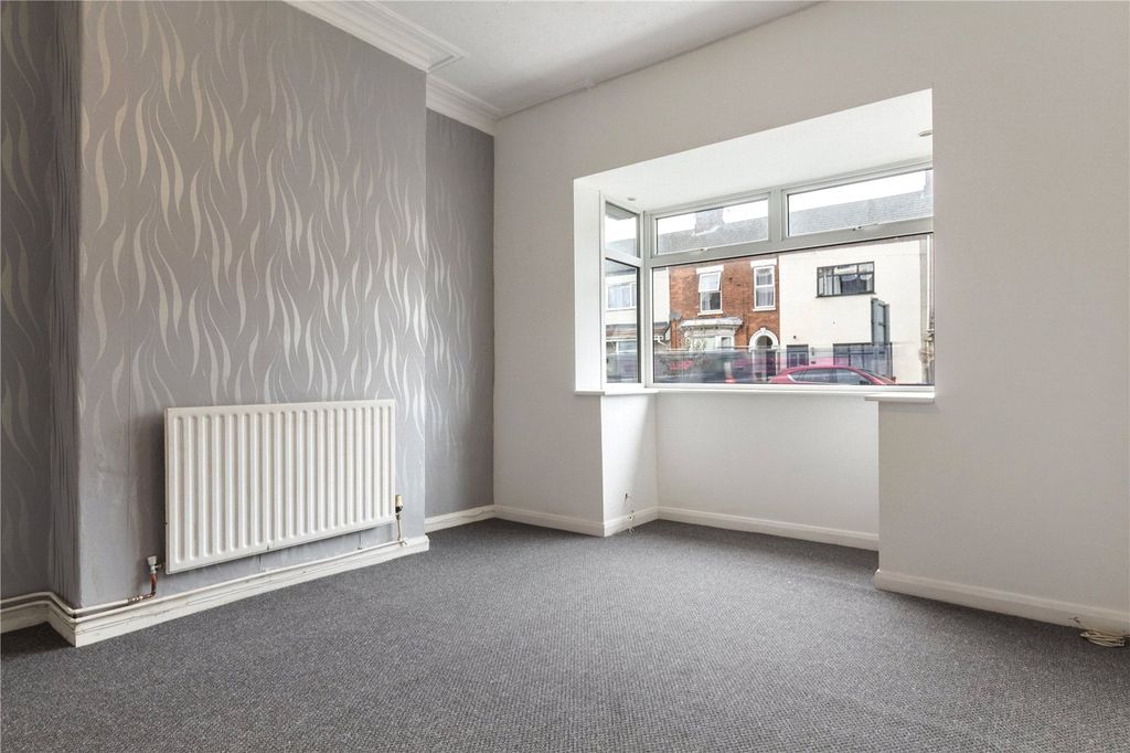 Property photo 2 of 4 Bedroom