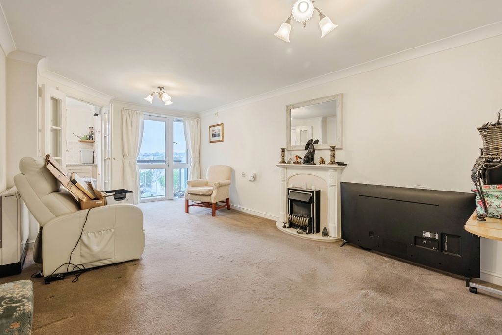 Property photo 3 of 19 Pbox-Img.Jpg