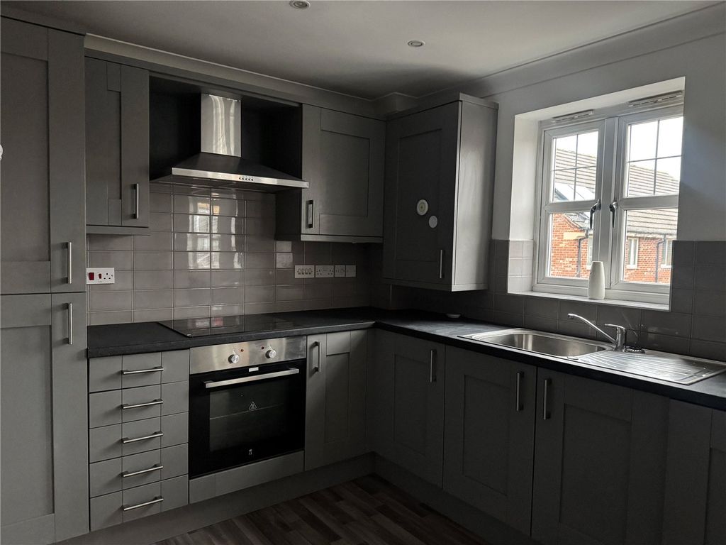 Property photo 3 of 7 Kitchen