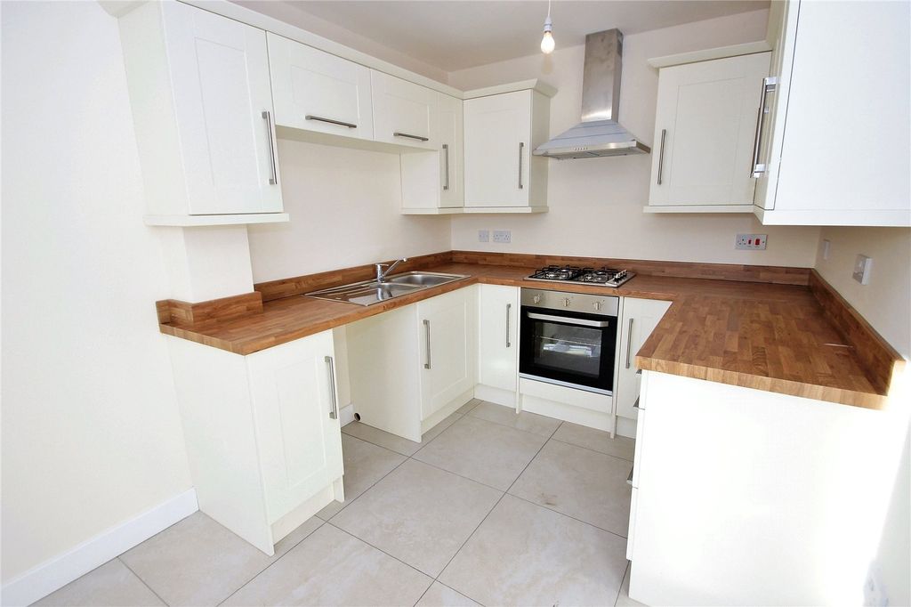 Property photo 2 of 10 Kitchen