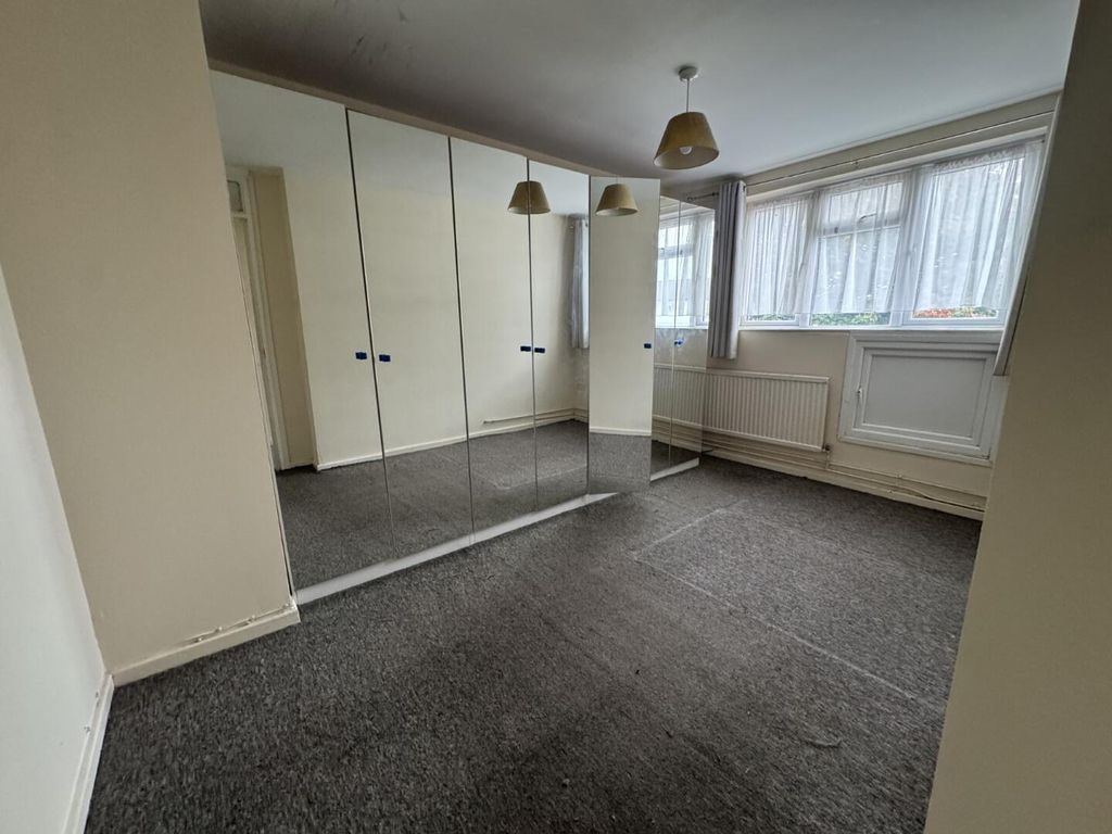 Property photo 2 of 18 Bedroom