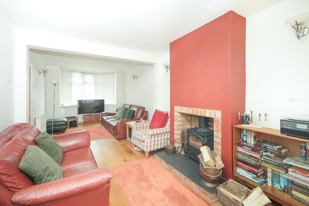 Property photo 2 of 21 Lounge