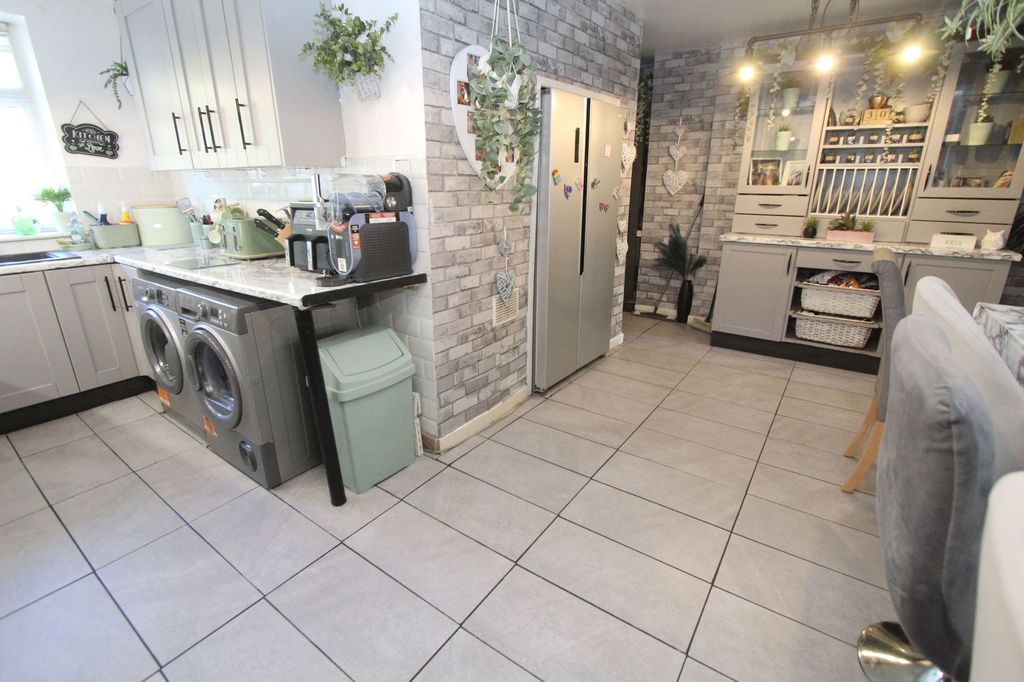 Property photo 2 of 30