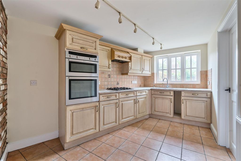 Property photo 3 of 16 Kitchen