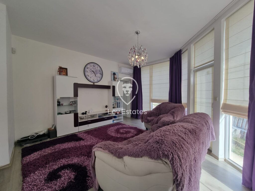 Property photo 2 of 17