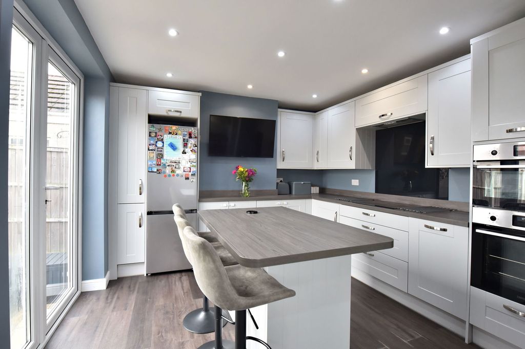 Property photo 2 of 22