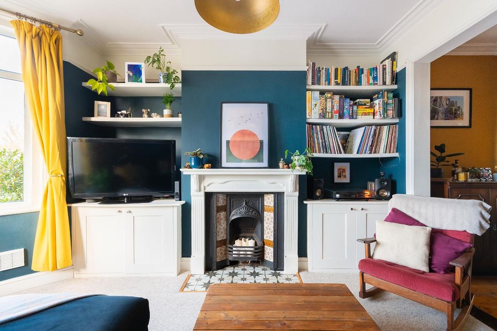 Property photo 1 of 31 6N0Rsa - Living Room A.Jpg