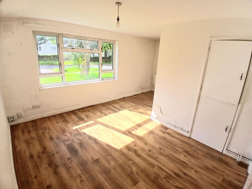 Property photo 2 of 13 Image