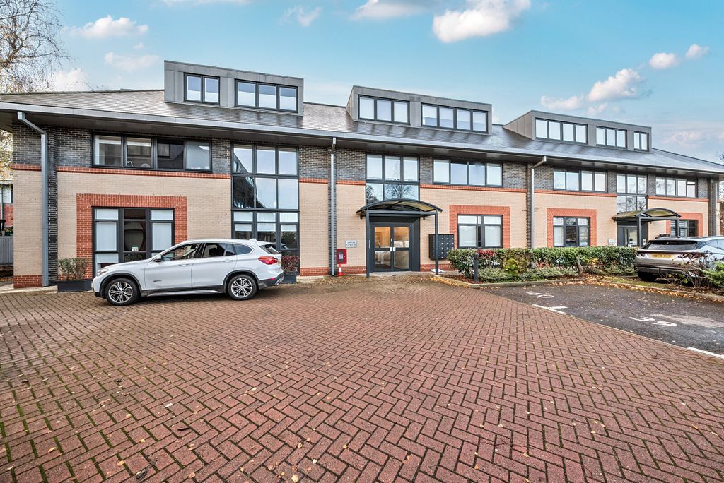 Property photo 1 of 20 1385722-2-692Ef18...