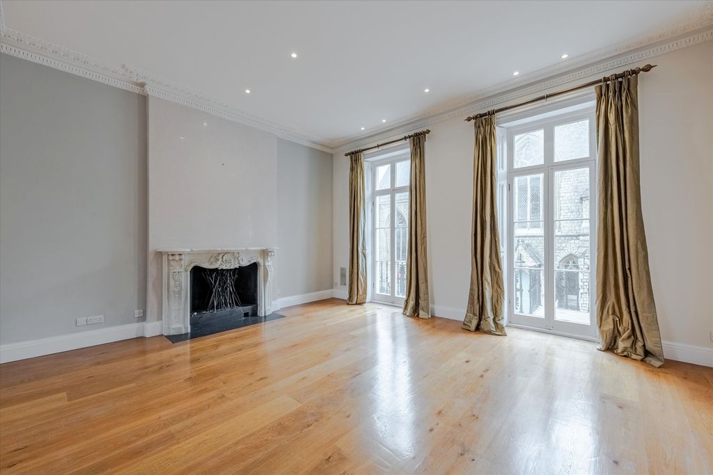 Property photo 1 of 10 Image