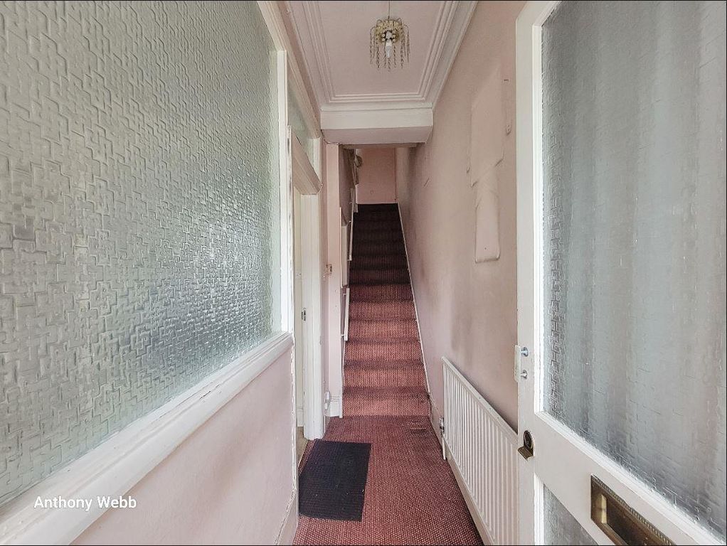Property photo 3 of 14 Hallway